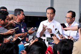 Siapkan Payung Hukum Buat Transportasi Online, Jokowi: Sini Senang, Sana Senang