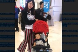 Boyong Istri dan Anak, Bayu Gatra Tiba di Makassar