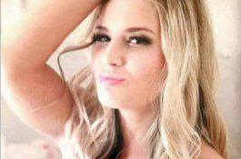 Perseteruan Memanas, Dua Pegulat Cantik Saling Sebar Foto Bugil