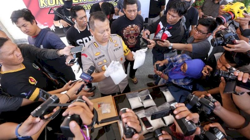 Kapolrestabes Makassar, Kombes Pol Wahyu Dwi Ariwibowo saat memberikan keterangan kepada awak media. (Foto: Arfa Ramlan)