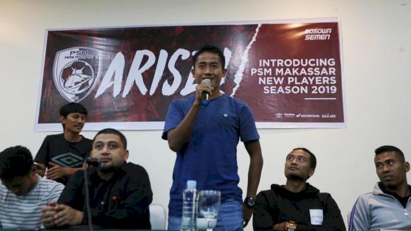 Bayu Gatra saat diperkenakan PSM Makassar, Minggu (13/1/2019). Foto/Arfa Ramlan