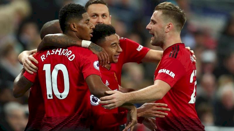 Selebrasi pemain Machester United  usai mecetak gol ke gawang Tottenham Hotspur.