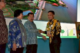 Bupati Bantaeng Terima Piala Adipura yang ke-8 Kali