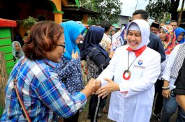Indira Yusuf Ismail Datang, Warga Barombong Curhat