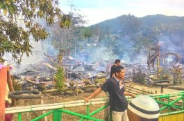 Siang Bolong, Kebakaran Hanguskan 3 Unit Rumah di Soppeng