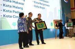 Makassar Raih Penghargaan Pengurangan Sampah dari KLHK