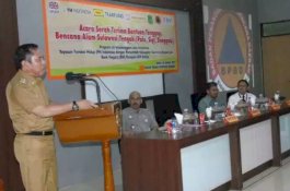 Wabup Sidrap Serahkan Bantuan Rp1,189 M untuk Pengungsi Bencana Sulteng