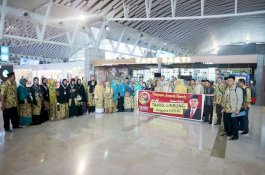 Tamsil Linrung Berangkatkan 40 Jemaah Umrah