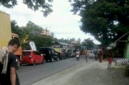Buntut Kematian Dandi, Warga Luwu Utara Tutup Jalan Trans Sulawesi