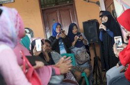 Silaturahmi Warga Monginsidi Baru, Aura Aulia Ajak Cintai Kebersihan