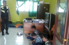 Jangan Dicontoh! 3 Siswa di Palopo Asyik Isap Lem, saat Jam Pelajaran Pula