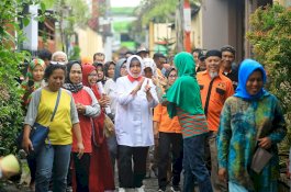 Indira Jusuf Ismail Ajak Warga Lorong Labuang Baji Jaga Kebersihan