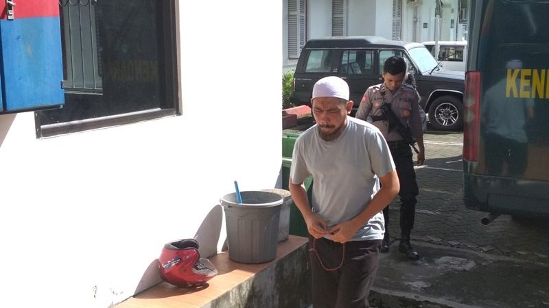 Hamzah Mamba saat tiba di Pengadilan Negeri Makassar, Jumat (18/1/2019).