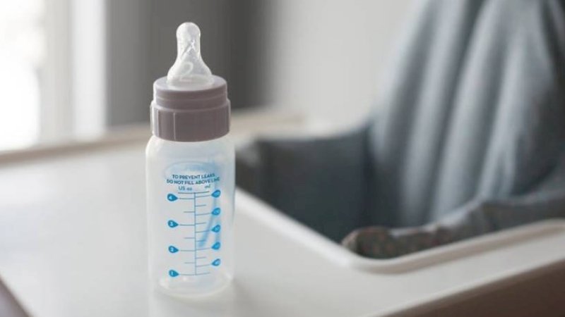 Bunda, Kenali Jenis Botol Susu Bayi Anda