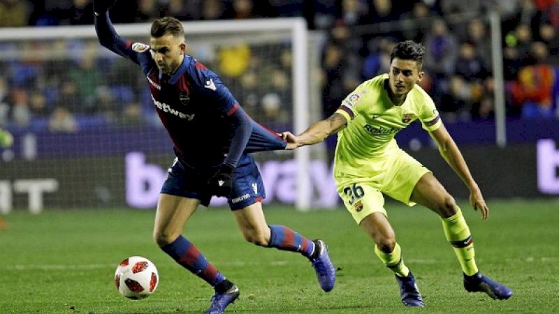 Juan Brandariz atau biasa disapa Chumi (kanan) bisa membuat Barcelona didiskualifikasi dari persaingan Copa del Rey. (Foto: Evening Standard)