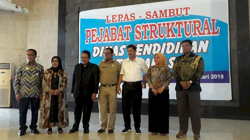 Dinas Pendidikan Kota Makassar menggelar perpisahan dengan pejabat struktural yang memasuki pensiun di gedung PKK Makassar, Jumat (18/1/2019).