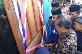 Dollah Mando Resmikan Pemanfaatan Pamsimas Desa Alesalewo