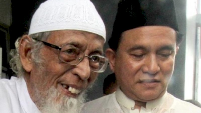 Ustaz Abu Bakar Baasyir dan Yusril Ihza Mahendra (Foto: Antara)