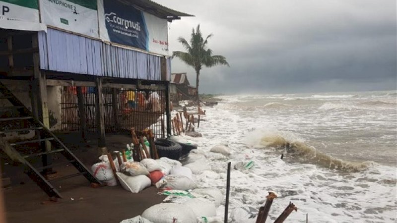 Abrasi di Dusun Bontokanaeng, Desa Bontokanang, Kecamatan Galesong Selatan.