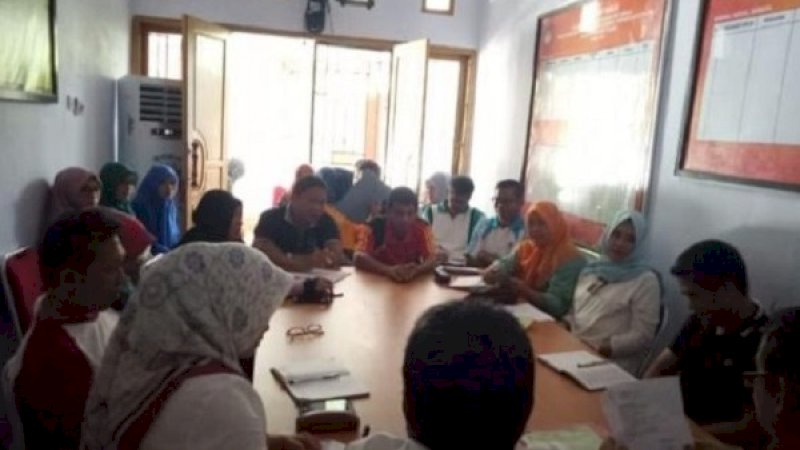 Suasana rapat pemantapan di Ruang Rapat Dinas Penanaman Modal dan Pelayanan Terpadu Satu Pintu (DPMPTSP).