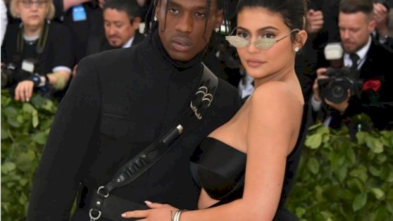 Kylie Jenner dan Travis Scott