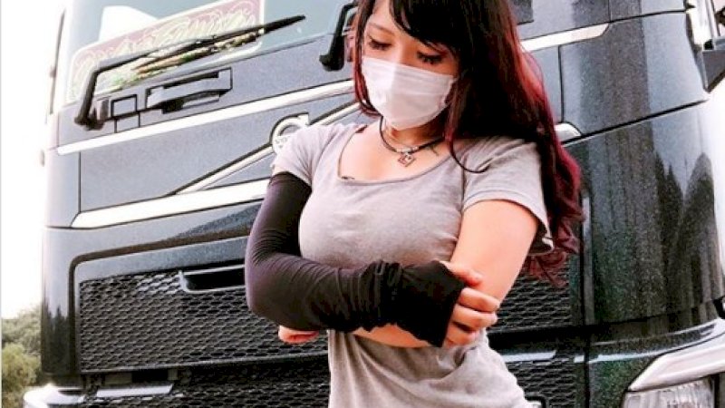 Perkenalkan Rino Sasaki: Pengemudi Truk Paling Cantik di Jepang, Seksi Pula