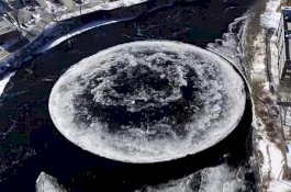 Lingkaran Es Besar Berputar Muncul di Sungai, Ternyata Ini Penyebabnya