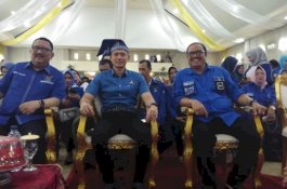 Kenakan Passapu Biru, AHY Puji Obama di Depan Ribuan Masyarakat Gowa