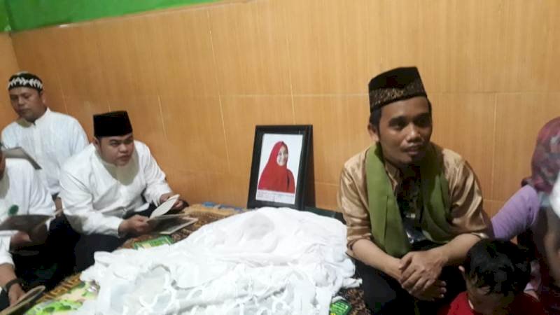 Suasana di rumah duka istri Ustaz Maulana.