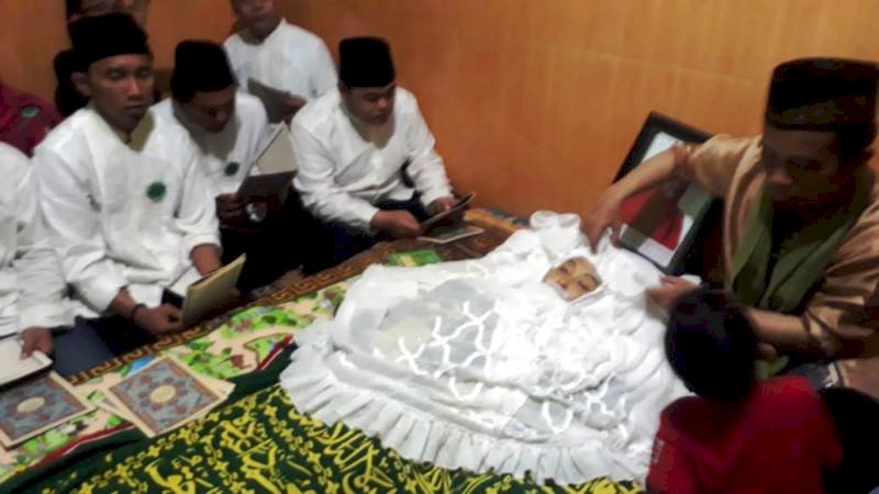 Suasana di rumah duka istri Ustaz Muhammad Nur Maulana.