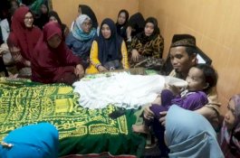 Di Samping Nur Aliah, Putri Ustaz Maulana: Mau lihat, Mau Pegang Ibu
