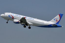 Tubuh Lima Penumpang Berubah Hijau, Seorang Wanita Serang Pramugari