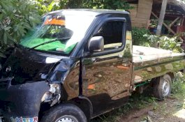 Mobil Pengangkut Ikan Seruduk Warung di Bulukumba