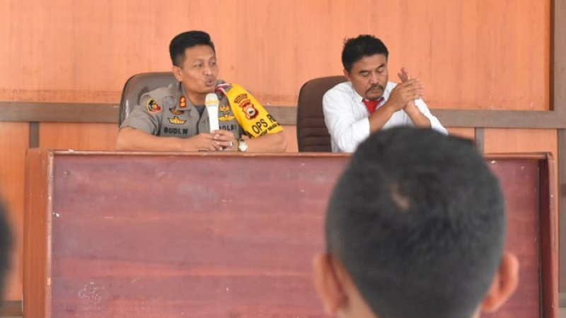 Kapolres Sidrap, AKBP Budi Wahyono meminta personel Satreskrim lebih meningkatkan kinerja dalam memberantas kejahatan.