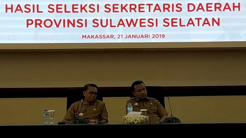 Gubernur Sulsel Nurdin Abdullah dan Wagub Andi Sudirman Sulaiman pada konferensi pers soal hasil lelang sekda, Senin (21/1/2019).