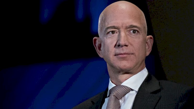 Jeff Bezos, orang terkaya nomor satu di dunia