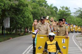 Bupati Luwu Timur Arak Adipura Pakai Motor Sampah
