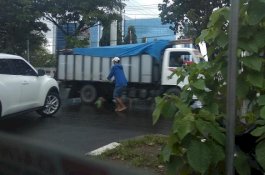 Hari Kerja, Pak Ogah Masih Beraksi