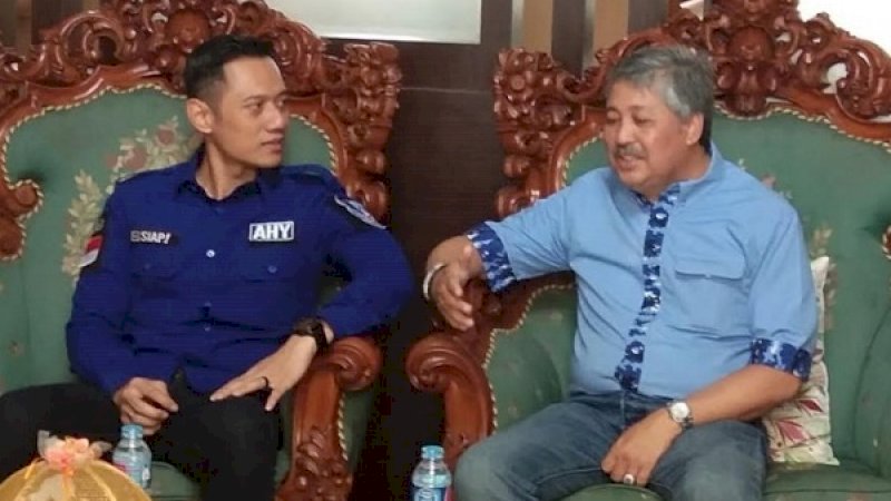 Agus Harimurti Yudhoyono berbincang bersama Bupati Pinrang terpilih, Andi Irwan.