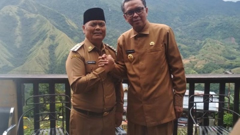 Bupati Enrekang, Muslimin Bando salam komando dengan Gubernur Sulsel, Nurdin Abdullah