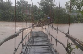 Banjir di Barru, Jembatan Dilaporkan Rusak