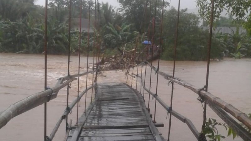 Banjir di Barru, Jembatan Dilaporkan Rusak