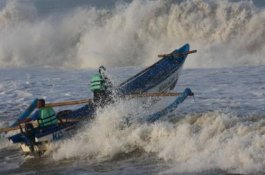 Peringatan Dini BMKG; Gelombang Tinggi Capai 6 Meter di Perairan Selayar