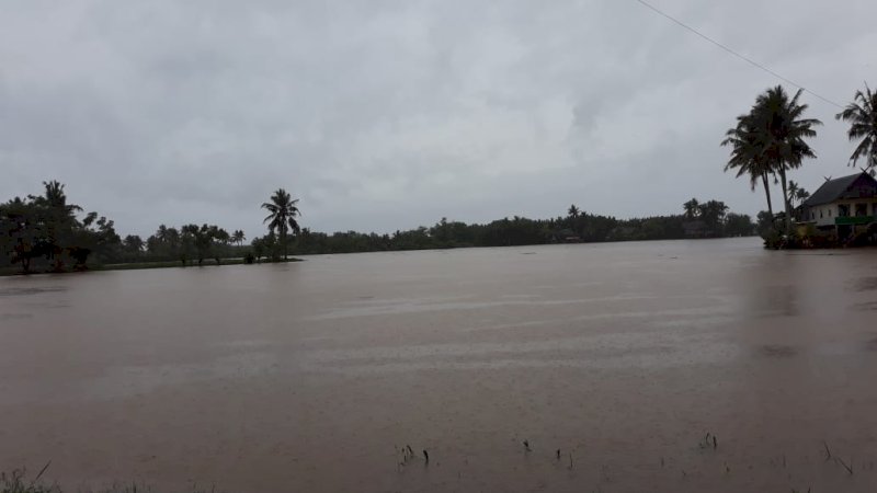 Banjir Rendam Tanete Riaja Barru, Jalan Menuju Soppeng Tertutup Air