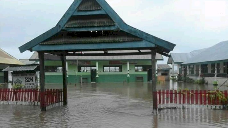 Gedung SD Terendam Banjir Hingga 1 Meter di Takalar