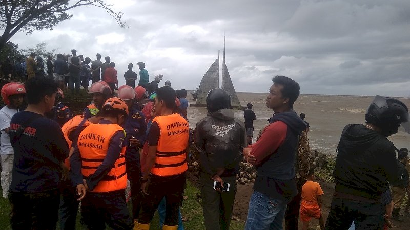 5 Jam Bertahan, ABK Kapal yang Terbalik di Barombong Kini Terbawa Arus