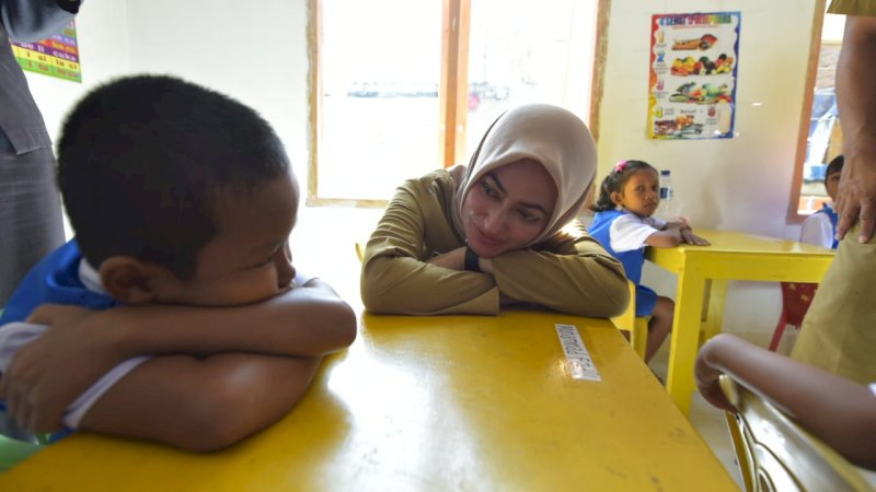 Resmikan TK dari Dana Desa, Bupati Lutra: Ini Bentuk Transparansi