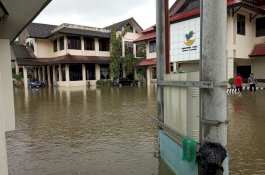 Kantor Kemensos RI di Makassar Terendam Banjir, Satpam Larang Wartawan Meliput