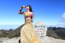 Mendaki Gunung Pakai Bikini, Wanita ini Ditemukan Tewas Membeku