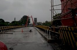 Bergoyang Diterjang Arus, Jembatan Kembar Gowa Ditutup Sementara